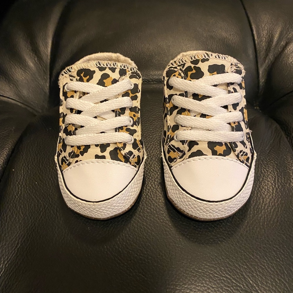 New baby Converse all star shoes white and cheetah print US size 2